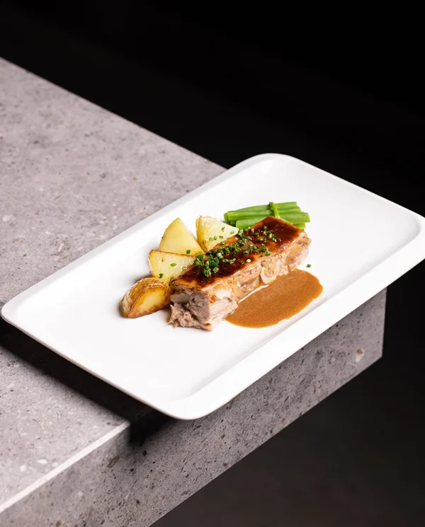 cochinillo confitado